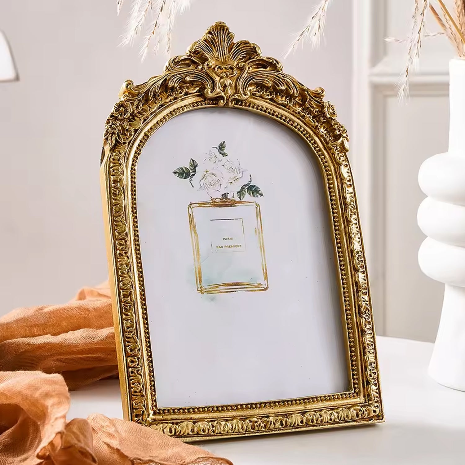 Resin Vintage Round Frame with Glass for Home Decor ,Table & Display
