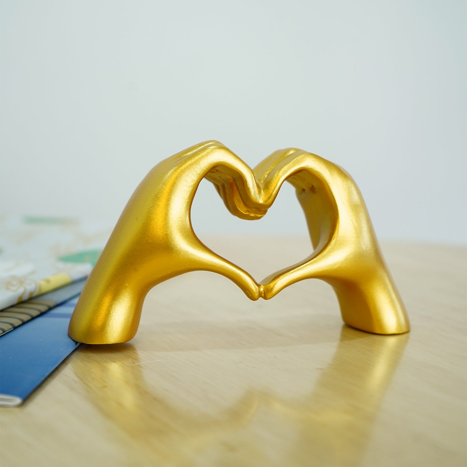 Resin Heart Shaped Love Hands Showpiece for Home Decor & Living Room Decoration