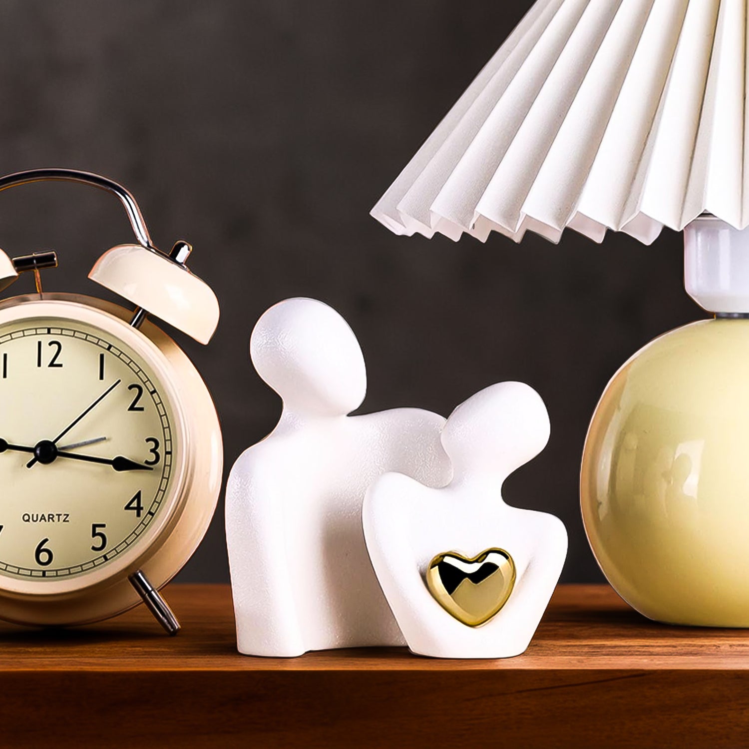 Resin Couple Showpiece for Home Decor & Gifting