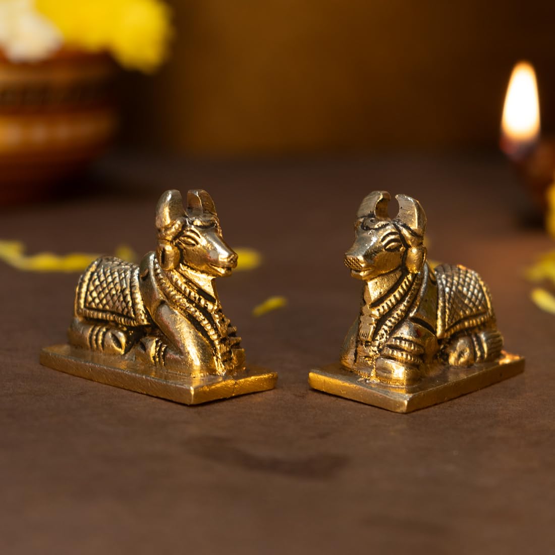 Ekhasa 100% Brass Kamdhenu Cow | Nandi Idol for Pooja | Nandi Cow Show Pieces for Home Decor | Gai Vasru Murti for Vaastu and Feng Shui | Ideal Gift for Housewarming (Set of 2)